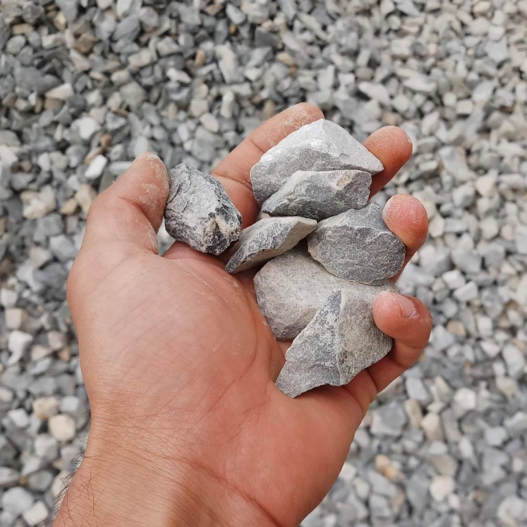 trzymanie kamieni